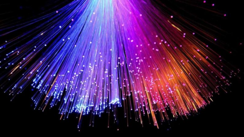 How Does Internet Can Transmit Data So Fast?