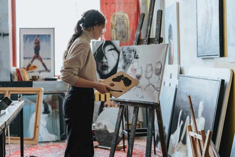 How to Dress Like an Artist